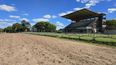 Salto - Jockey Club Salto inaugura temporada con mejoras en el Hipódromo gracias al apoyo de la Intendencia
