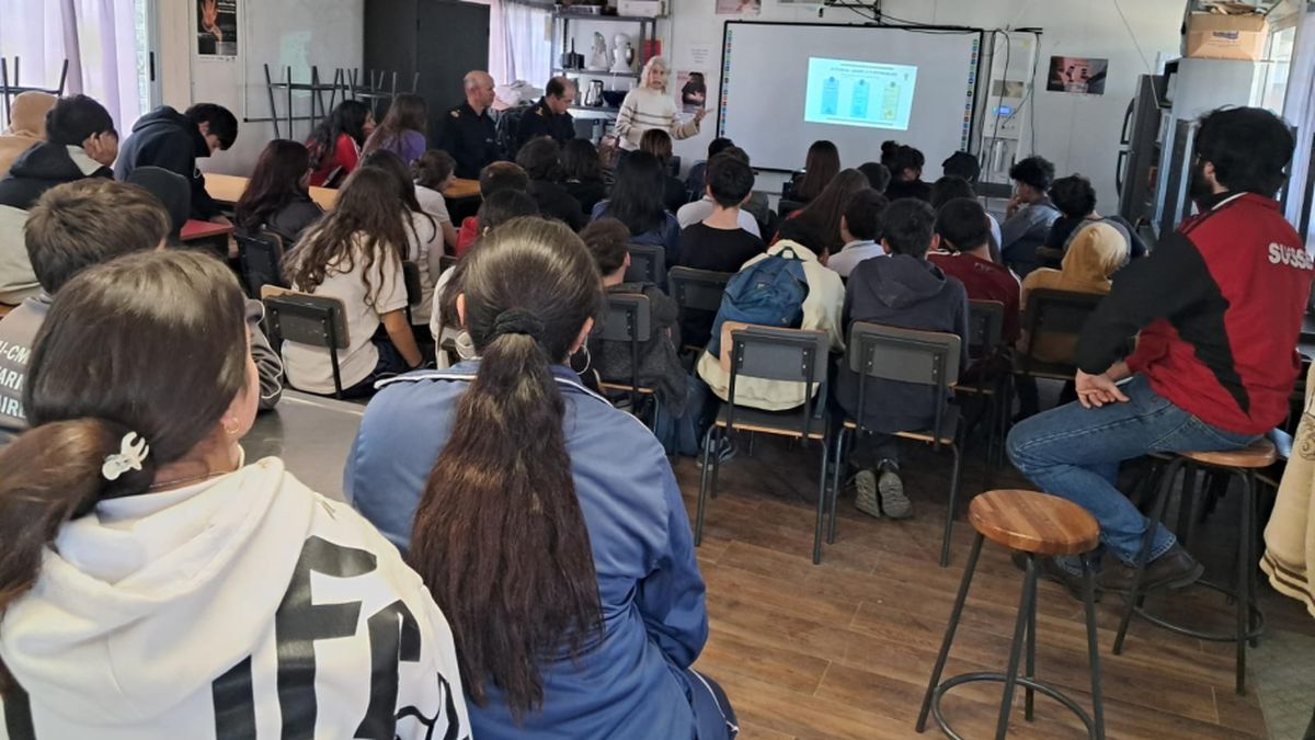 Charla preventiva dirigida a estudiantes de UTU Balneario Buenos Aires, en el marco del Proyecto PCOP