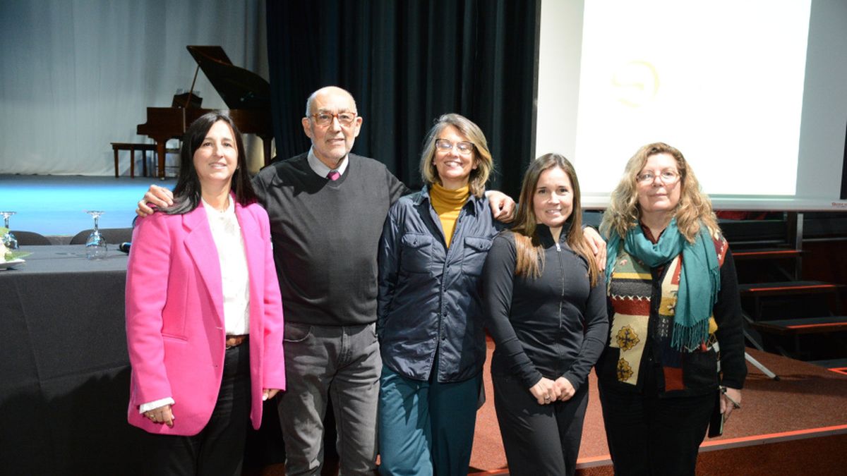 Colonia - Reconocimiento a la maestra española Vicenta Hinojosa